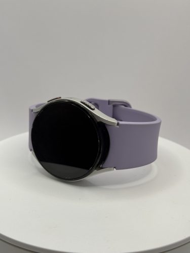 Samsung Galaxy Watch5 (40mm e-sim) okosóra, ezüst, használt