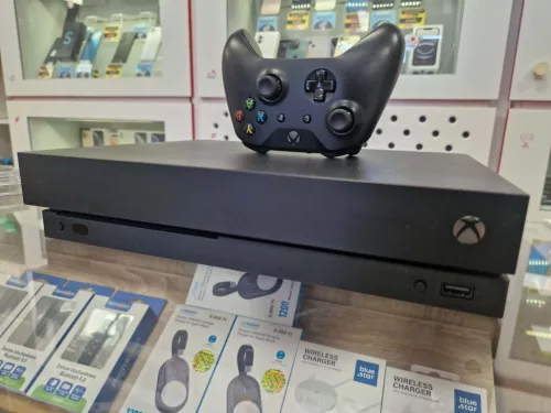 Xbox One X 1 TB használt , újrapaszázva 6 hó garancia 
