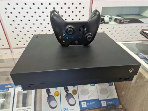 Xbox One X 1 TB használt , újrapaszázva 6 hó garancia 
