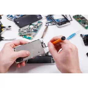 Szervizalkatrészek  és szerszámok 