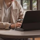 Adapter Mcdodo OT-0180 szilikon akasztóval, alumínium ötvözetből, Lightning USB-C-re, 60W, HD LED kijelző - Fekete