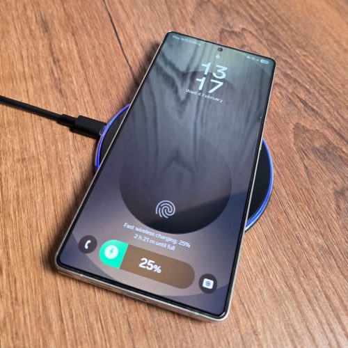 Blavec Indukciós töltő BQI-07 Qi 15W UniCharge (BQI07-QIB) fekete üveg