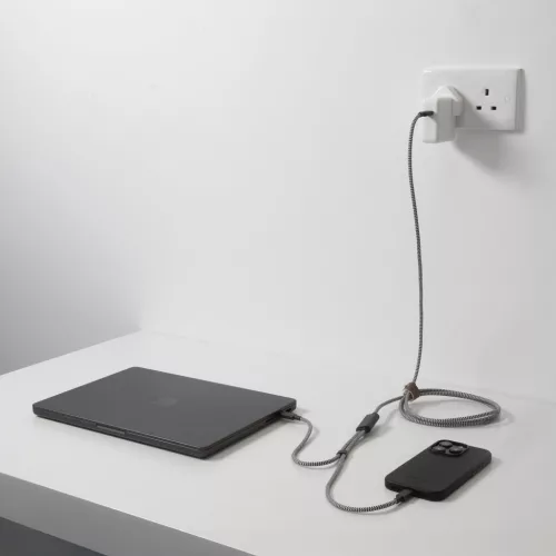 Native Union Belt Cable 2 az 1-ben USB-C–USB-C kábel, 2 m, zebramintás