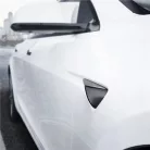 Spigen Tesla oldalkamera-védőburkolat karbonhatású – Tesla Model 3 Highland (2024/2025)