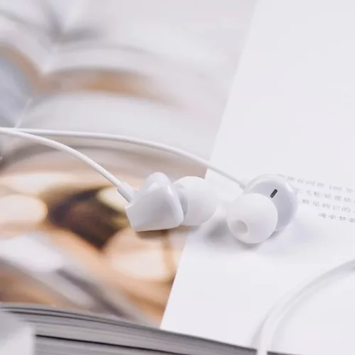 HOCO Perfect Sound Vezetékes 3.5mm jack fülhallgató mikrofonnal fehér
