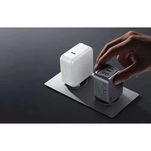Ugreen Nexode Pro hálózati töltő, USB + 2x USB-C, 65W + USB-C kábel 1.5m (fekete)