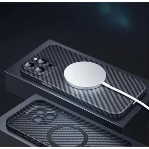 iPhone 14 Pro Max MagSafe-kompatibilis karbon mintás TPU tok fekete színben Alphajack