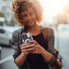 Tech-Protect MagMood MagSafe iPhone 15 Pro Max tok - Margaréták levelekkel tok